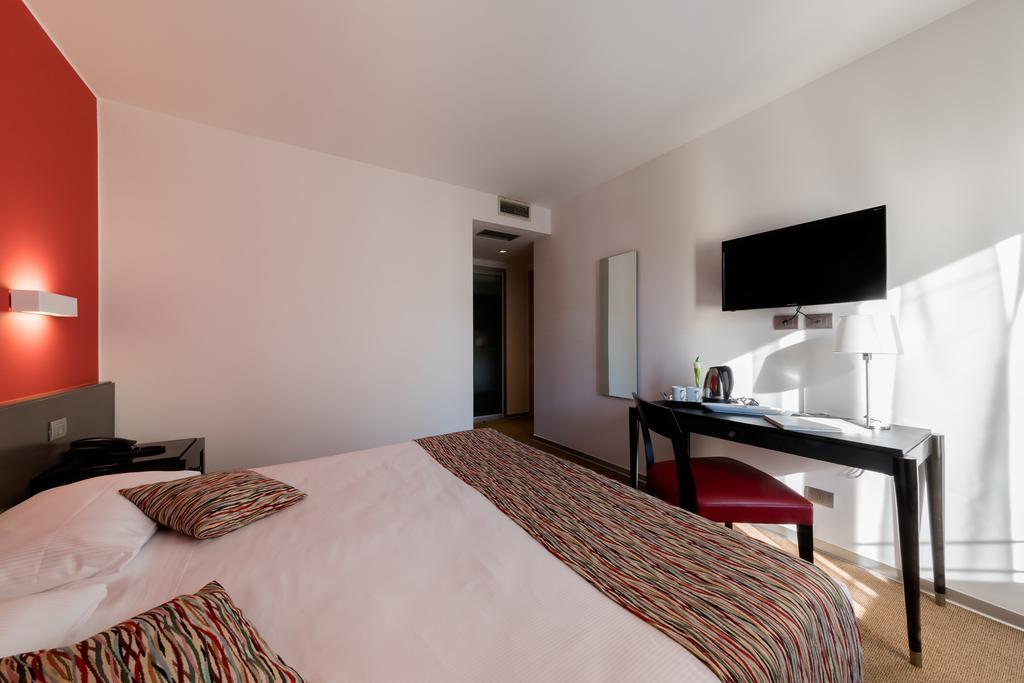 Hotel Valeria วิลลาโอปิชีนา ภายนอก รูปภาพ
